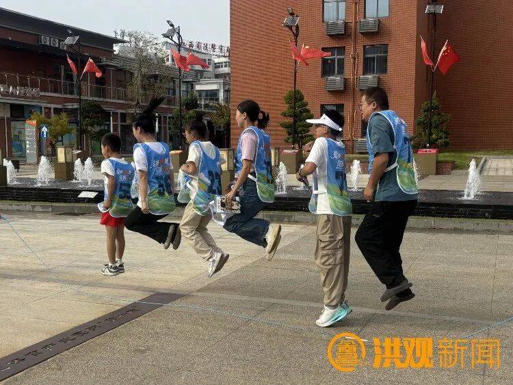 开元ky棋牌南昌举办“爱我英雄城 乐跑文明行”健身活动 80